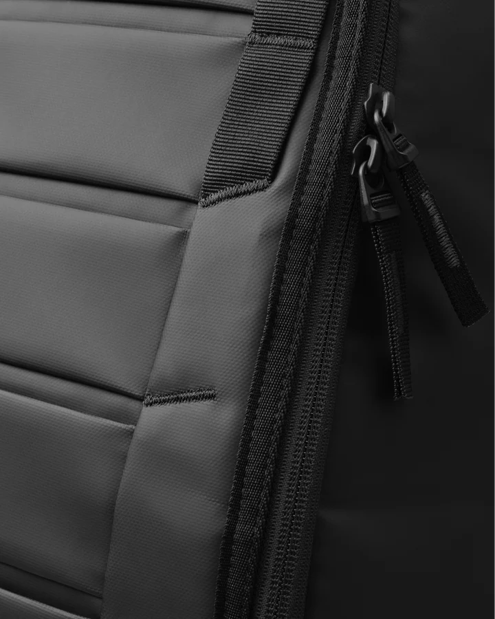 Db Journey - Hugger Backpack 30L Black Out